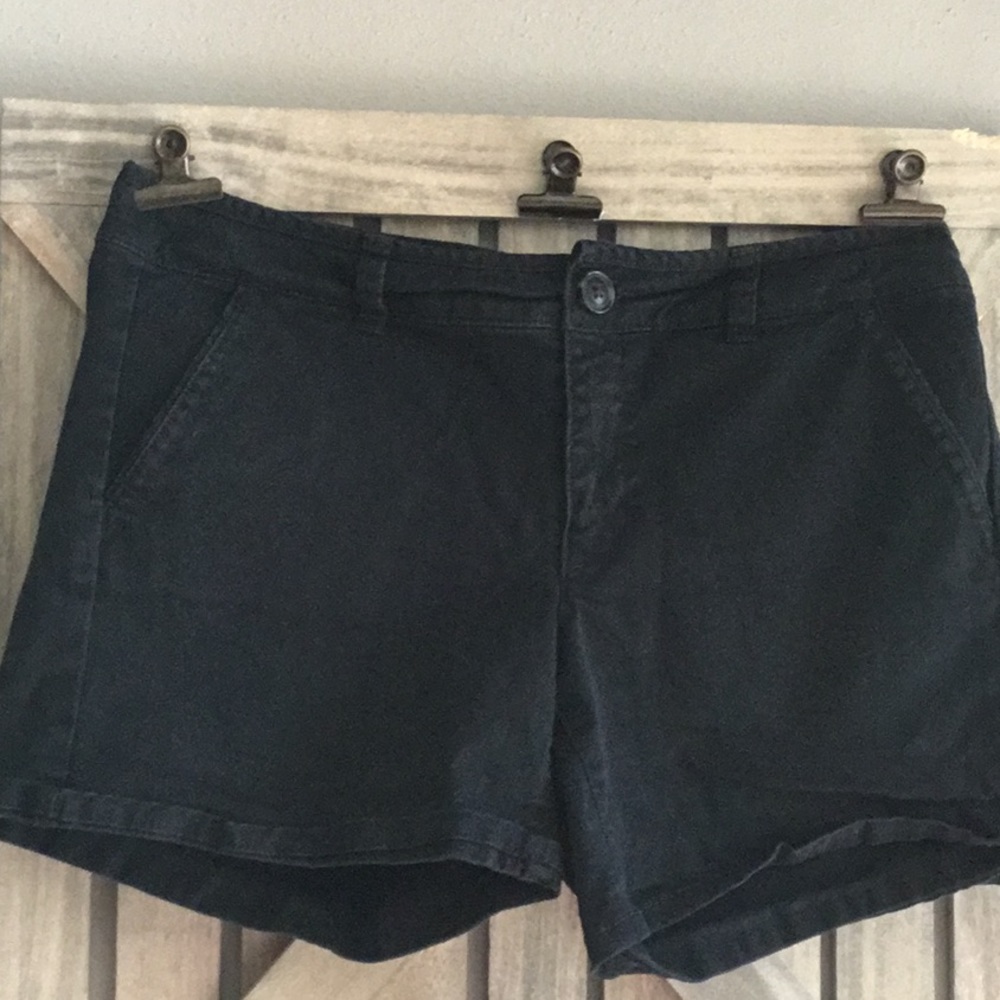 American Eagle black shorts 8 midi stretch pockets
